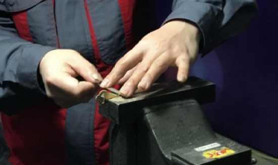 徒手配鑰匙、冰火焊鋼管……這些航天工匠們的超群技藝令人嘆服！