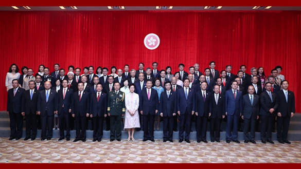 習近平會見香港特別行政區(qū)新任行政、立法、司法機構(gòu)負責人