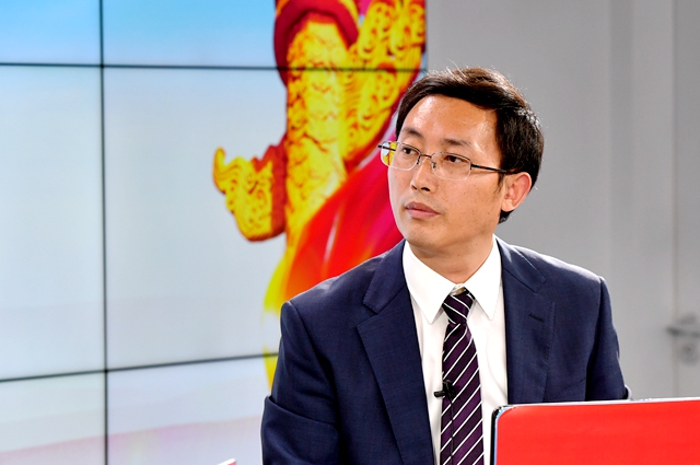 繼往是為了開來，那么開什么來？我們的未來是什么？我們現(xiàn)在站在什么歷史方位上？往哪里去走？