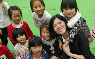 “我可以叫你媽媽嗎？”——一位基層女代表和她的希望小學(xué)