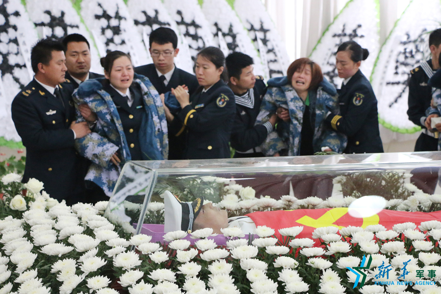 ↑資料圖片：張超烈士遺體告別儀式現(xiàn)場(chǎng)。