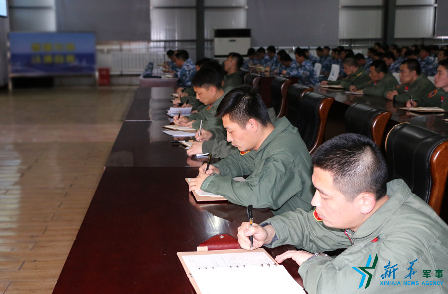 ↑資料圖片：張超參加部隊(duì)組織的《改革強(qiáng)軍主題教育》授課現(xiàn)場(chǎng)。