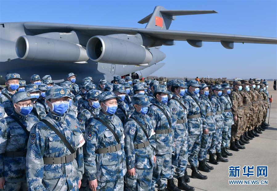 （聚焦疫情防控·圖文互動(dòng)）（8）空軍第四次向武漢大規(guī)?？者\(yùn)醫(yī)療隊(duì)員和物資