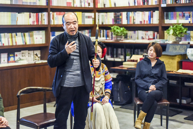 劉文濤：通過對每件兵器的復(fù)制，我們了解兵器造型與兵器制作的手藝，實(shí)現(xiàn)與古人的對話。