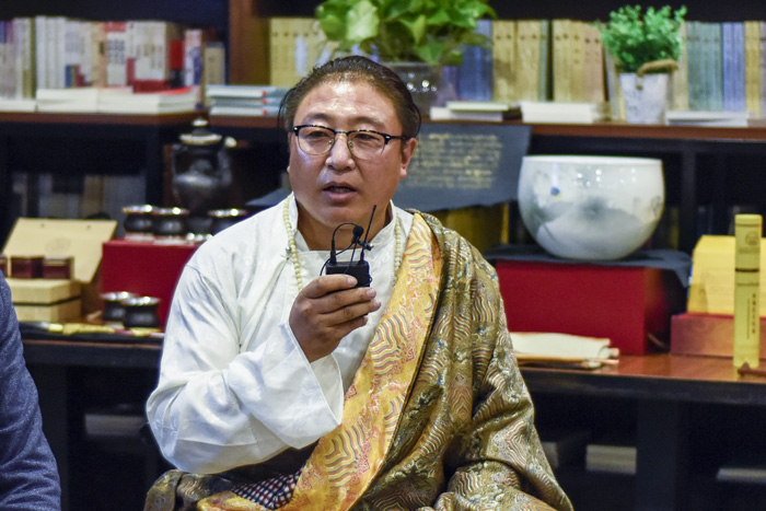 安久·白瑪群加：絕對不能為了錢做手藝的傳承人，傳承手藝是因為我們有傳承民族特色文化的責任，要時刻謹記這一份責任。