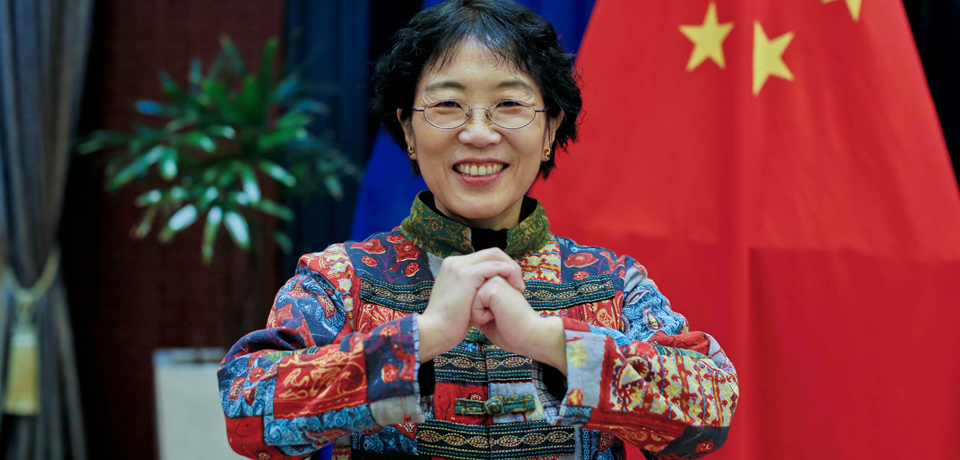 中國駐歐盟使團(tuán)團(tuán)長(zhǎng)楊燕怡大使通過新華網(wǎng)向祖國各族人民拜年