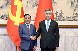 李希同越共中央政治局委員、中央書記處書記、中央檢查委員會主任陳錦繡舉行會談