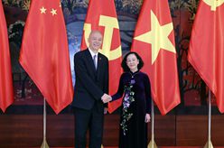 蔡奇同越共中央政治局委員、中央書記處常務(wù)書記張氏梅舉行會談