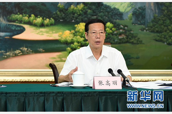 9月16日至18日，中共中央政治局常委、國務(wù)院副總理張高麗在廣西調(diào)研。這是9月17日，張高麗在南寧主持召開“十三五”規(guī)劃編制工作座談會。 新華社記者張鐸攝 
