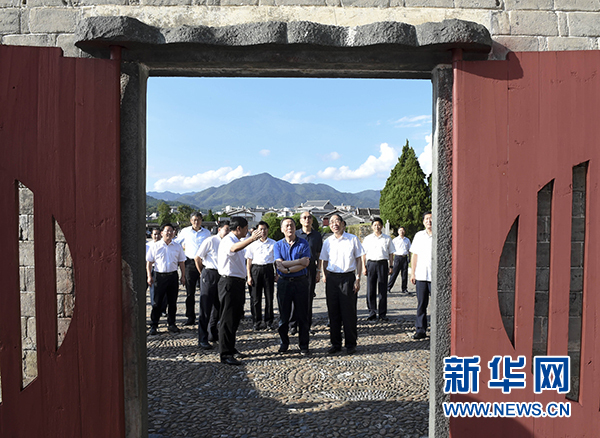 9月24日至26日，中共中央政治局常委、中央紀(jì)委書記王岐山在福建調(diào)研。這是9月24日，王岐山在上杭縣古田鎮(zhèn)參觀古田會議會址。新華社記者張鐸攝
