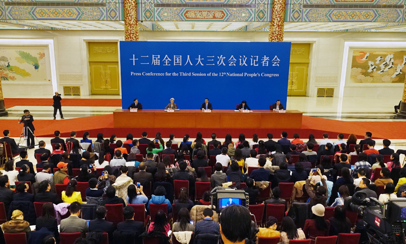 3月15日，國務院總理李克強在北京人民大會堂與中外記者見面，并回答記者提問。新華社記者 李賀 攝