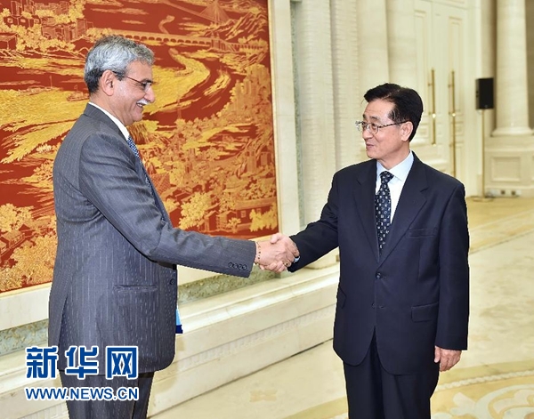 5月9日，中共中央書記處書記、中央紀(jì)委副書記趙洪祝在北京會(huì)見印度中央監(jiān)察委員會(huì)主席喬杜里。 新華社記者 李濤 攝