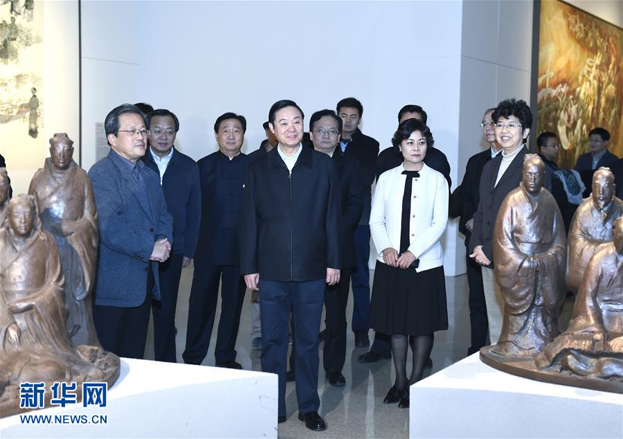 12月6日，中共中央政治局委員、中央書記處書記、中宣部部長劉奇葆在北京參觀中華文明歷史題材美術(shù)創(chuàng)作工程入選作品展覽。 新華社記者張領(lǐng)攝