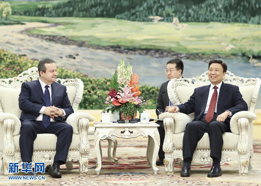 12月15日，國家副主席李源潮在北京會(huì)見塞爾維亞第一副總理兼外長(zhǎng)伊維察·達(dá)契奇。新華社記者 丁林 攝