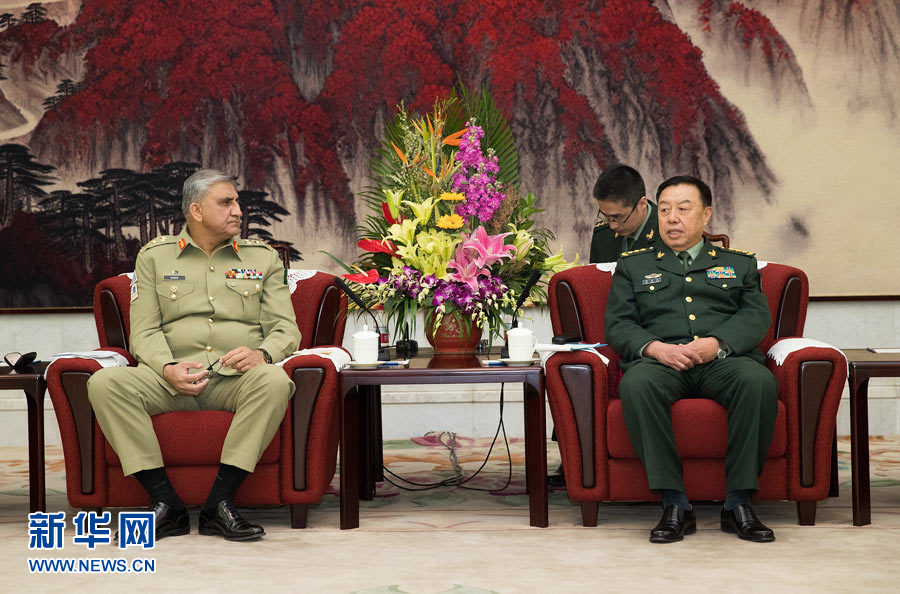  3月16日，中央軍委副主席范長龍會見來訪的巴基斯坦陸軍參謀長巴杰瓦。   新華社記者琚振華攝