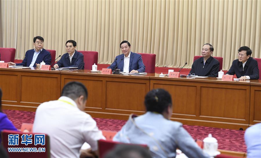 5月18日，中共中央政治局委員、中央書記處書記、中宣部部長劉奇葆在北京出席紀(jì)念新華書店成立80周年座談會(huì)并講話。 新華社記者 張領(lǐng) 攝