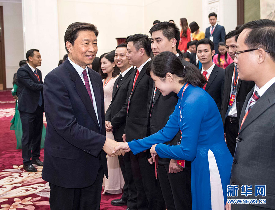 5月22日，中共中央政治局委員、國家副主席李源潮在北京會見越南胡志明共青團中央書記處第一書記黎國鋒率領(lǐng)的越南青年代表團。 新華社記者李濤 攝