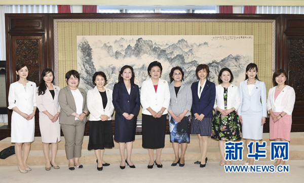 　　7月12日，國務(wù)院副總理劉延?xùn)|在北京會見以日本自民黨前總務(wù)會長野田圣子為首的日本執(zhí)政黨女國會議員代表團(tuán)一行。 新華社記者 高潔 攝