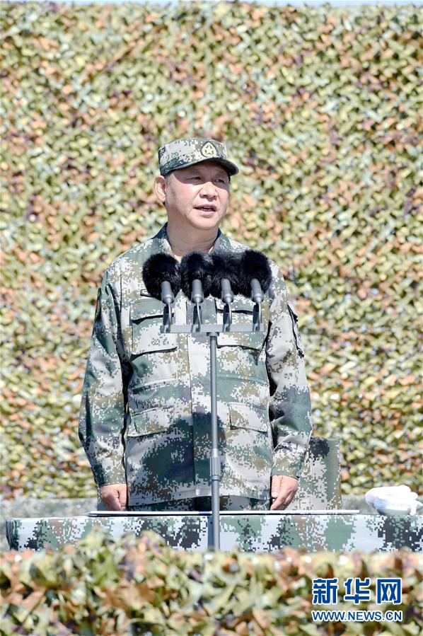 7月30日上午，慶祝中國人民解放軍建軍90周年閱兵在朱日和聯(lián)合訓(xùn)練基地隆重舉行。中共中央總書記、國家主席、中央軍委主席習(xí)近平檢閱部隊并發(fā)表重要講話。新華社記者 蘭紅光攝