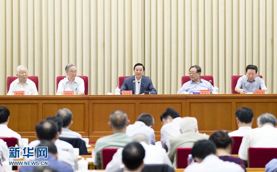 9月8日，中共中央政治局委員、中央書記處書記、中宣部部長劉奇葆在北京出席中國大百科全書第三版總編輯委員會成立大會并講話。 新華社記者丁海濤 攝