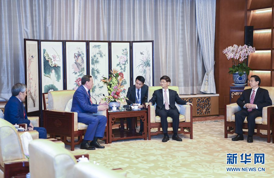 9月26日，中共中央政治局委員、中央政法委書記孟建柱在北京會(huì)見來(lái)華出席國(guó)際刑警組織第86屆全體大會(huì)的哈薩克斯坦內(nèi)務(wù)部長(zhǎng)卡西莫夫。國(guó)務(wù)委員、公安部部長(zhǎng)郭聲琨參加有關(guān)會(huì)見。新華社記者 張領(lǐng) 攝