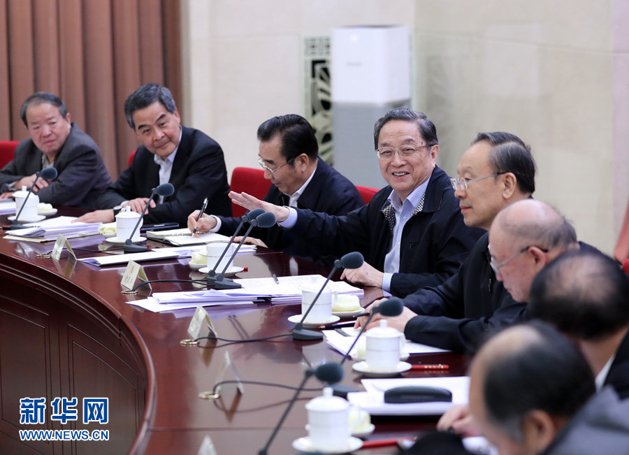 11月16日，全國(guó)政協(xié)在北京召開(kāi)第75次雙周協(xié)商座談會(huì)，圍繞“推進(jìn)糧食定價(jià)機(jī)制、補(bǔ)貼政策和收儲(chǔ)制度改革”建言獻(xiàn)策。全國(guó)政協(xié)主席俞正聲主持會(huì)議并講話(huà)。新華社記者 鞠鵬 攝
