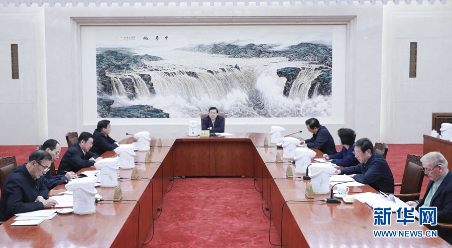1月22日，中共十二屆全國人大常委會黨組在北京召開會議，認(rèn)真學(xué)習(xí)領(lǐng)會習(xí)近平總書記在黨的十九屆二中全會上的重要講話精神，研究全國人大常委會貫徹落實(shí)全會精神、做好憲法修改相關(guān)工作。全國人大常委會委員長、常委會黨組書記張德江主持會議并講話。新華社記者 丁林 攝