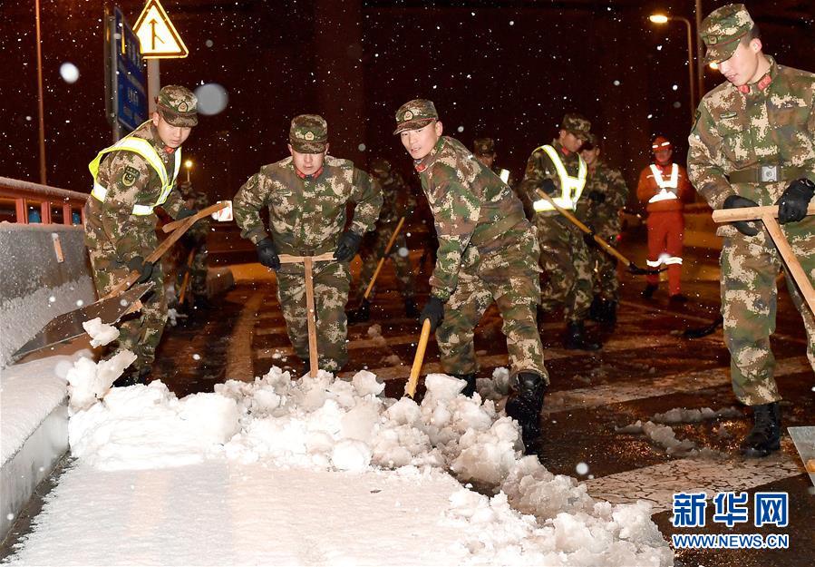 （新華全媒頭條）（1）雨雪冰凍中，他們奮力前行——基層黨員干群抗擊冰雪災(zāi)害紀實