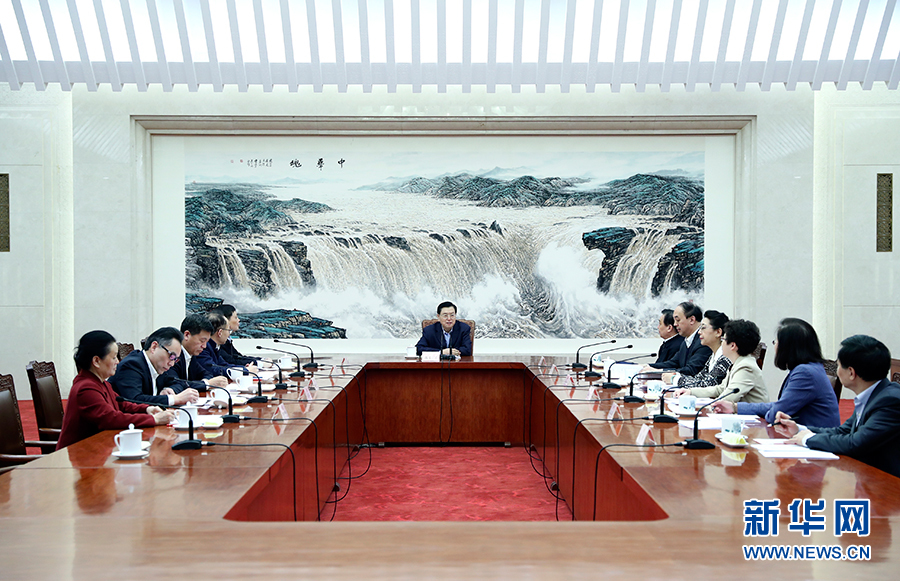 1月31日，全國人大常委會(huì)委員長張德江在北京主持召開座談會(huì)，聽取部分全國人大代表對(duì)《全國人民代表大會(huì)常務(wù)委員會(huì)工作報(bào)告（征求意見稿）》的意見建議。新華社記者謝環(huán)馳攝