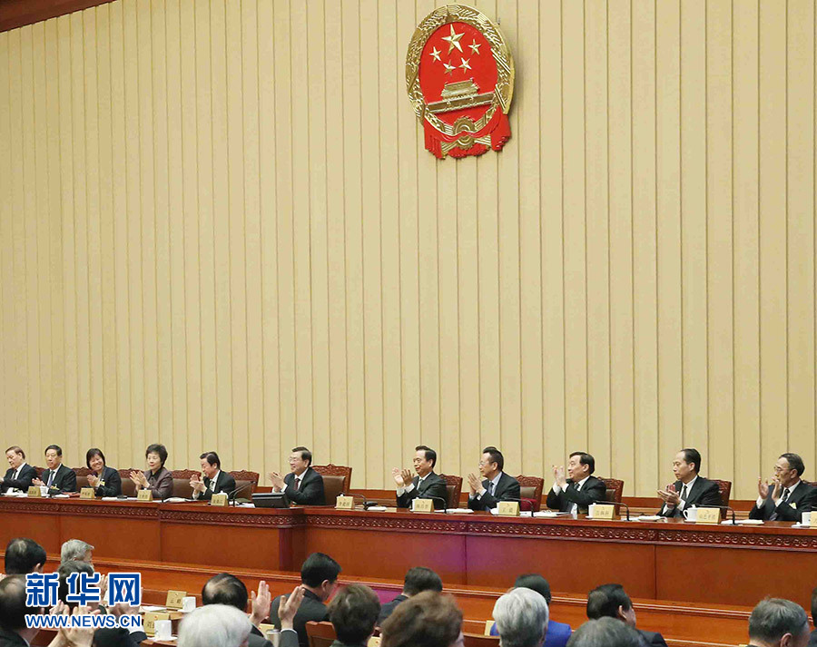 2月24日，全國人大常委會委員長張德江在北京主持十二屆全國人大常委會第三十三次會議閉幕會。在會議完成各項表決事項后，張德江發(fā)表講話。新華社記者 劉衛(wèi)兵 攝