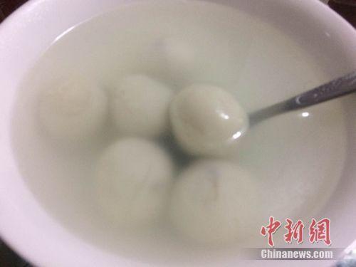 資料圖：湯圓煮制后，表面比元宵光滑，湯水相對清澈。 <a target='_blank'  ><p  align=