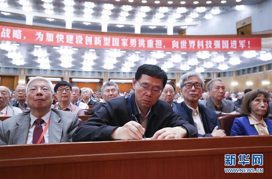 （新華全媒頭條·圖文互動）（4）向著建設(shè)世界科技強(qiáng)國的偉大目標(biāo)奮勇前進(jìn)！——習(xí)近平總書記在兩院院士大會上的重要講話引起熱烈反響之一 