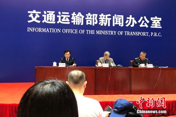 交通運(yùn)輸部6月份例行新聞發(fā)布會(huì)現(xiàn)場。 程春雨 攝