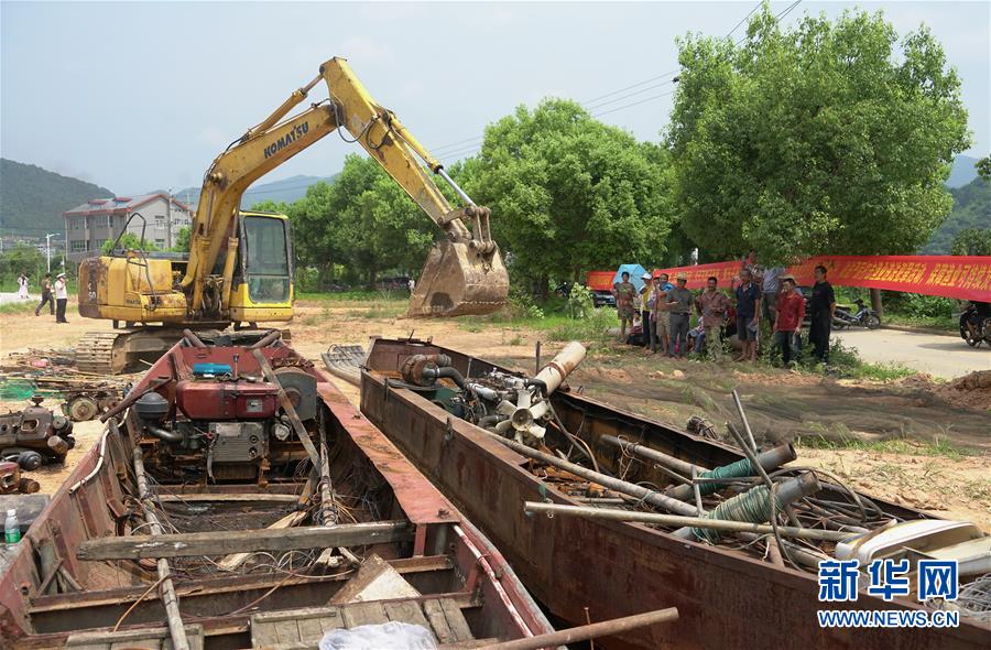 (法制)(1)福建集中銷毀違規(guī)漁具