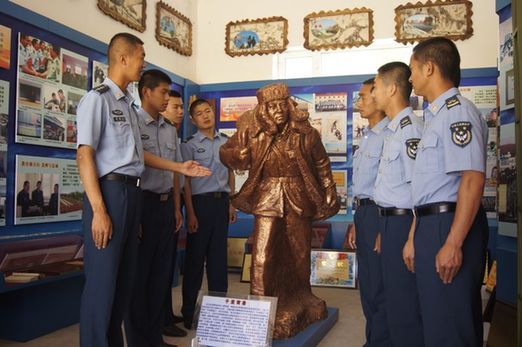 【網(wǎng)絡(luò)媒體國防行】軍中小能手！漠河雷達(dá)站里，別樣軍旅文化生活讓人“驚艷”