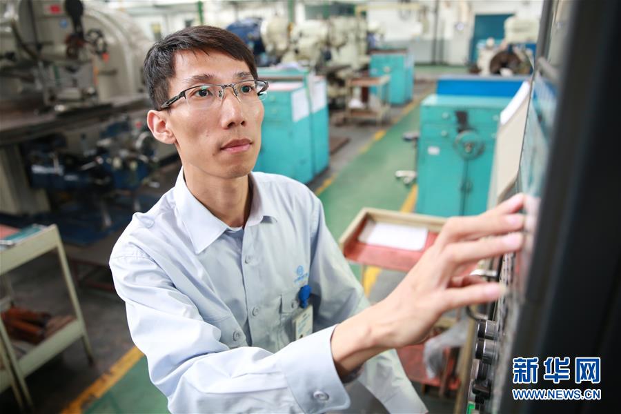 (圖文互動(dòng))(3)他用匠心守護(hù)飛機(jī)心臟——記中國(guó)航發(fā)沈陽黎明航空發(fā)動(dòng)機(jī)有限責(zé)任公司一線工人洪家光