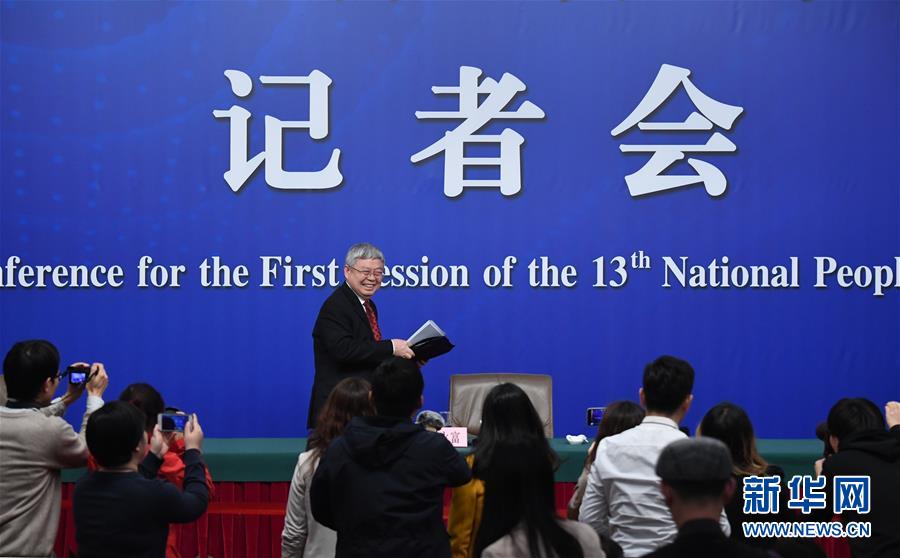 （兩會(huì)）（6）國(guó)務(wù)院扶貧辦主任劉永富就“打好精準(zhǔn)脫貧攻堅(jiān)戰(zhàn)”答記者問