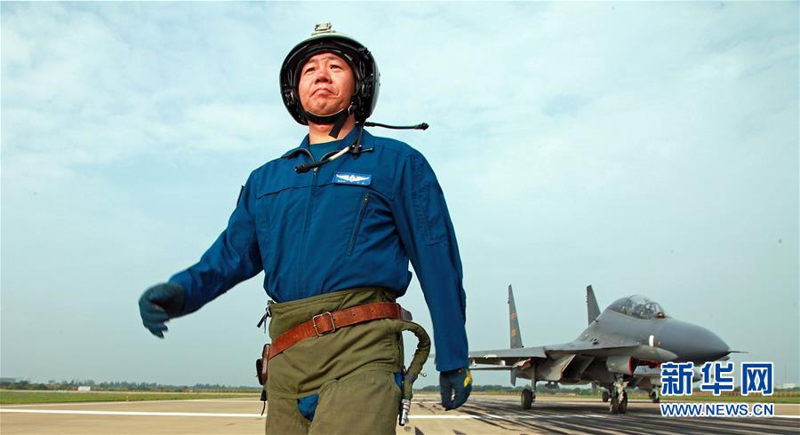 （新華全媒頭條·圖文互動(dòng)）（1）戰(zhàn)鷹，為祖國(guó)奮飛——記空軍航空兵某旅旅長(zhǎng)、特級(jí)飛行員郝井文