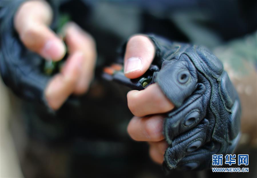 （新春走基層·圖文互動）（2）實(shí)戰(zhàn)化的“味道”——走進(jìn)武警雪豹突擊隊