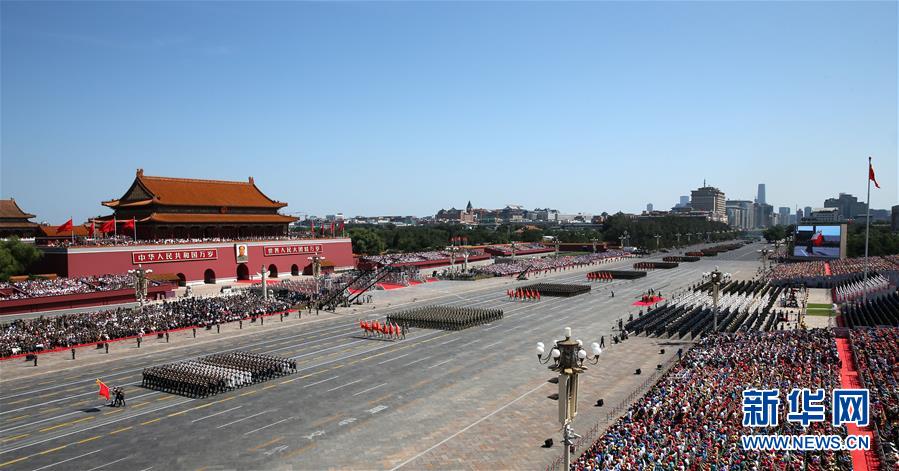 （新華全媒頭條·強(qiáng)軍思想引領(lǐng)新征程·圖文互動(dòng)）（1）那一刻，我們光榮接受檢閱