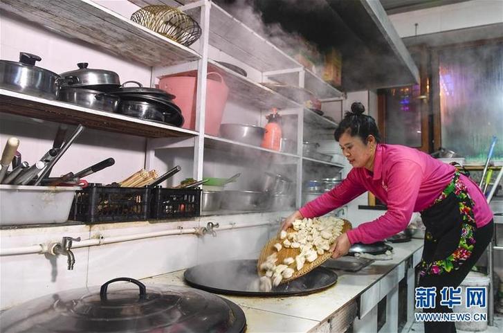 （在習近平新時代中國特色社會主義思想指引下——新時代新作為新篇章·圖文互動）（6）三年，從無名小屯到聲名遠播——這個“雪鄉(xiāng)”是如何做到的？