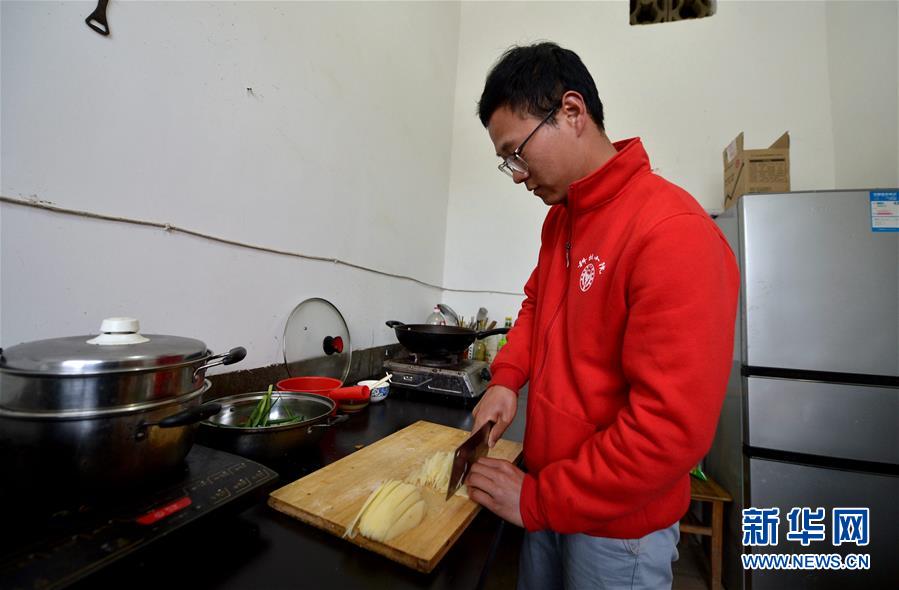 （愛國情 奮斗者·圖文互動）（4） “解民生之多艱，育天下之英才”——中國農(nóng)大師生扎根田野書寫奉獻之歌