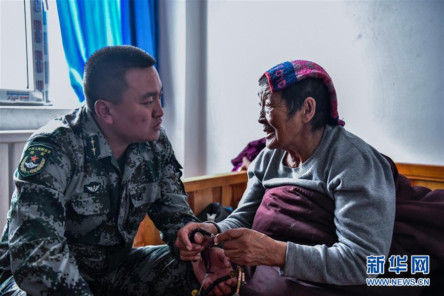 （新華全媒頭條·愛國情 奮斗者·圖文互動(dòng)）（8）初心不改 紅心向黨——西部戰(zhàn)區(qū)陸軍某旅玉樹獨(dú)立騎兵連連長尼都塔生一家四代跟黨走紀(jì)實(shí)