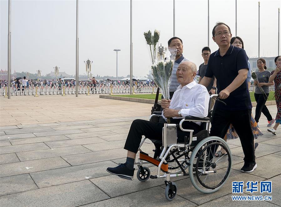 （壯麗70年·奮斗新時(shí)代——共和國榮光）（2）張富清：緊跟黨走，做黨的好戰(zhàn)士