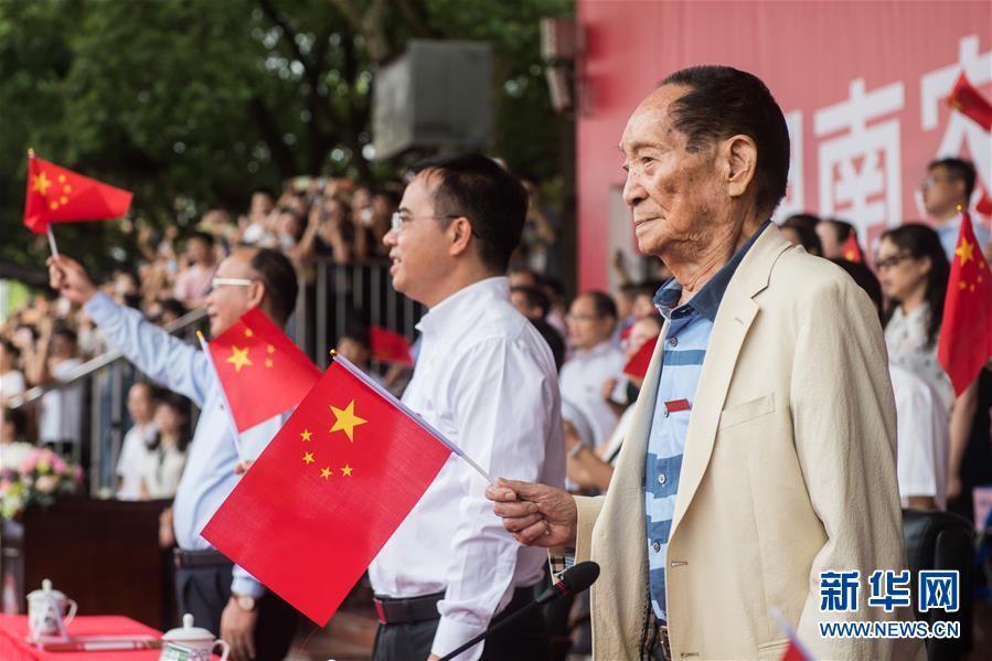 （壯麗70年·奮斗新時(shí)代——共和國榮光·圖文互動(dòng)）（3）袁隆平：把對(duì)祖國的熱忱結(jié)成飽滿的稻穗
