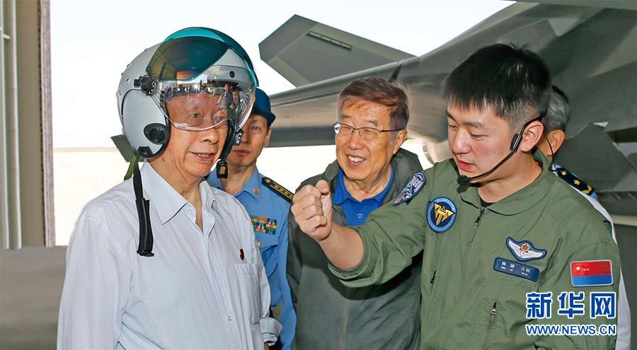 （人民空軍70年·圖文互動(dòng)）（4）我愛(ài)祖國(guó)的藍(lán)天——空軍強(qiáng)軍主題紀(jì)念封8張“同框照”背后的故事 