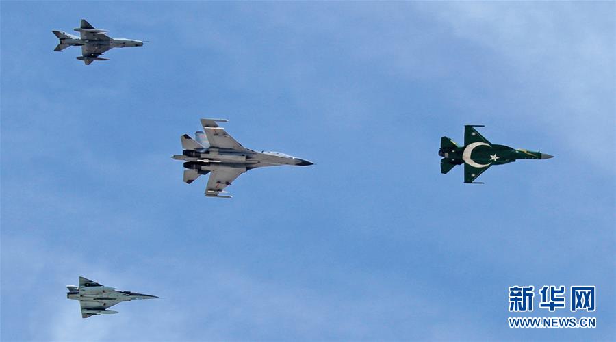 （新華全媒頭條·人民空軍70年·圖文互動）（8）陽光照耀奮飛的航程——黨中央、中央軍委和習(xí)主席關(guān)心人民空軍建設(shè)發(fā)展紀(jì)實