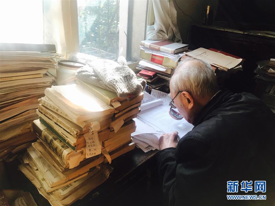 （新華全媒頭條·圖文互動）（10）滄海橫流 信仰彌堅(jiān)——記共產(chǎn)黨員、湘潭大學(xué)九旬教授滄南