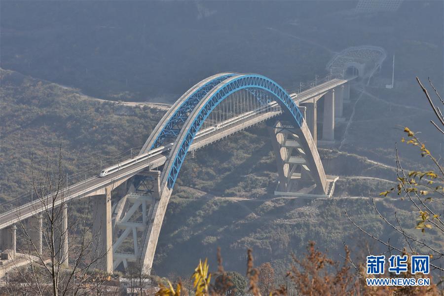 （新華全媒頭條·圖文互動(dòng)）（1）烏蒙歡歌高鐵來(lái)——寫(xiě)在成貴高鐵通車(chē)之際