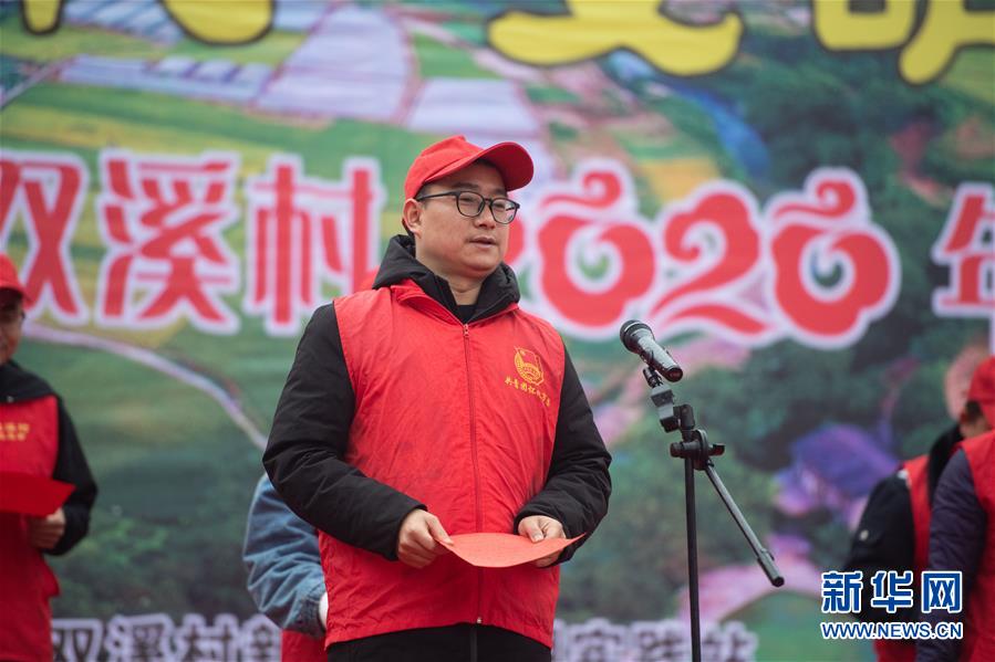 （新春走基層·圖文互動(dòng)）（1）村晚“說唱”唱什么？